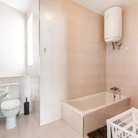 Apartment - Modern 2 Bedrooms Apt Nb 3 - Happy